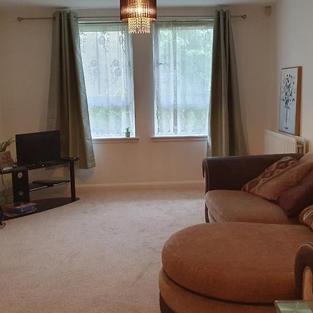 2-Bedroom Back Hilton Area Apartment - Ground Floor, Aberdeen City Center Habitación foto